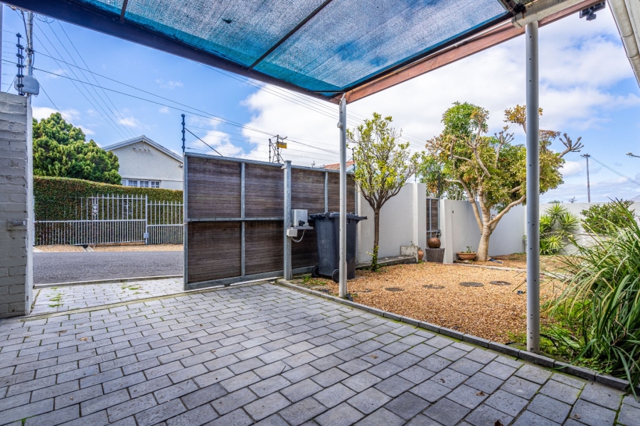 To Let 3 Bedroom Property for Rent in Wynberg Upper Western Cape
